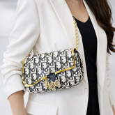 Stylish crossbody bag for girls