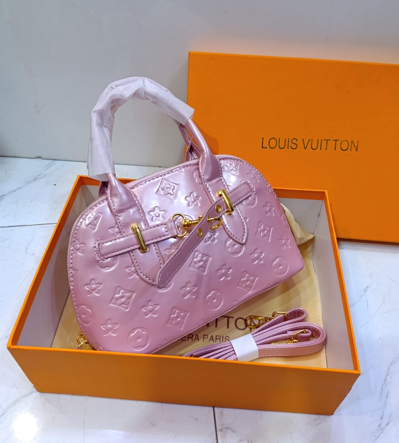 Alma shining Handbags