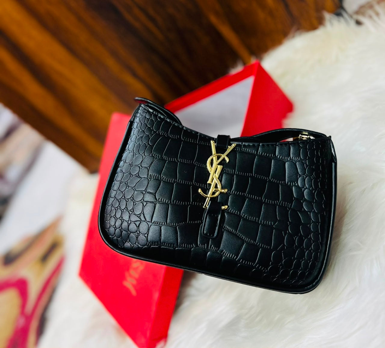 Bella Classic Crossbody Bag