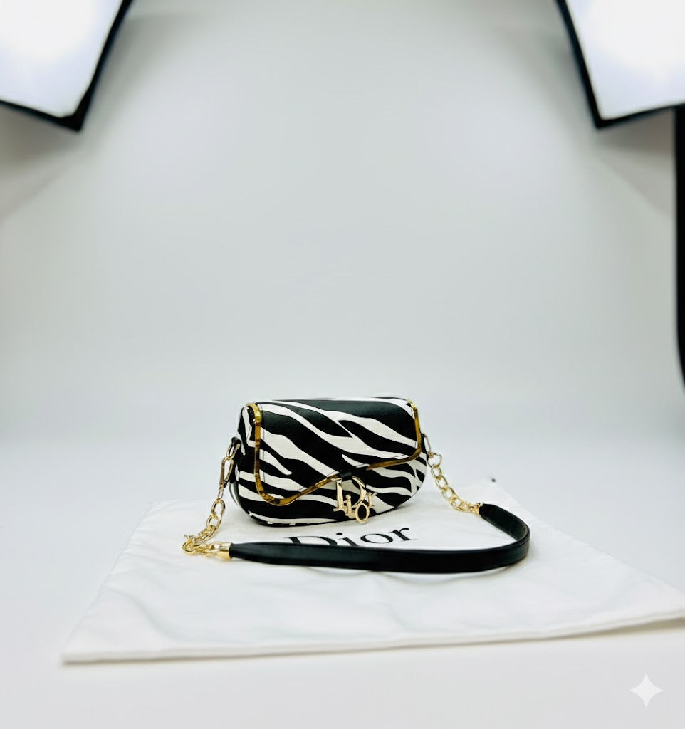 Stylish crossbody bag for girls