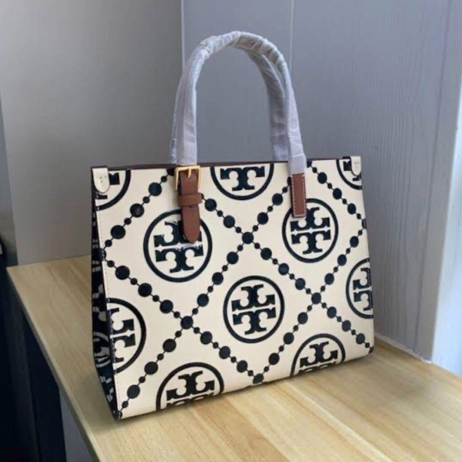 Tory totes