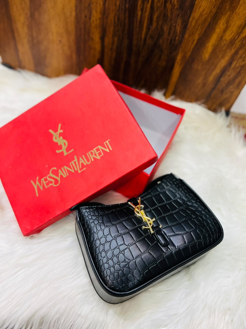 Bella Classic Crossbody Bag