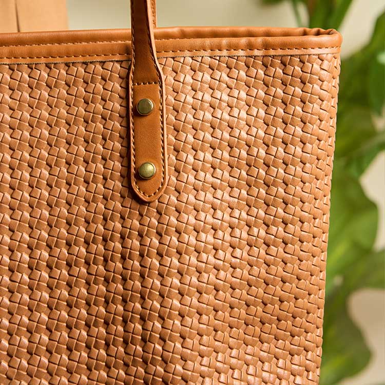 Allure tote bag