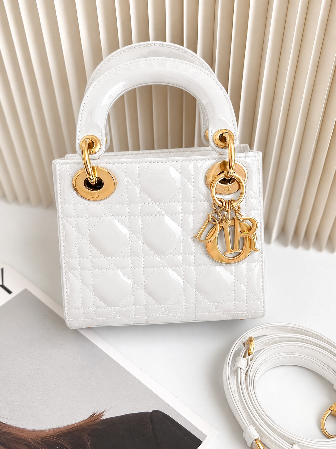 Lady Amora Crossbody