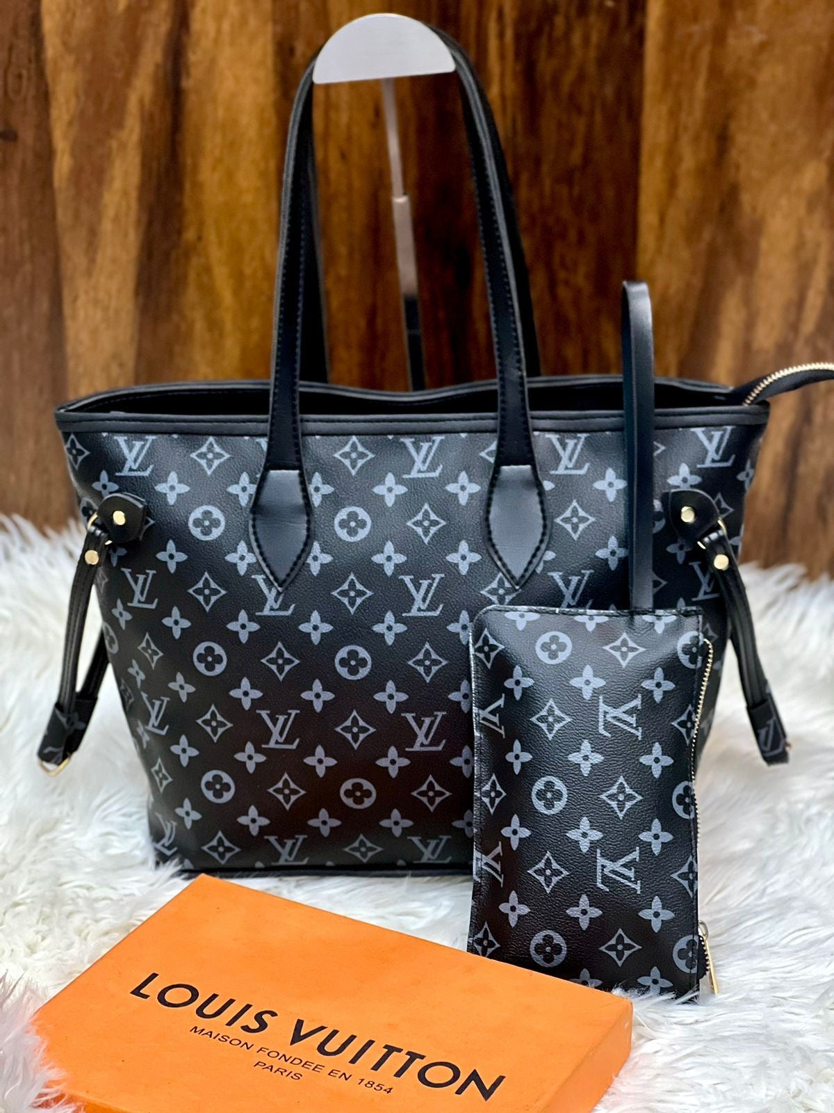 Lv never full tote bag
