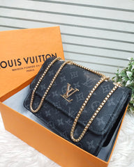 Elite Crossbody
