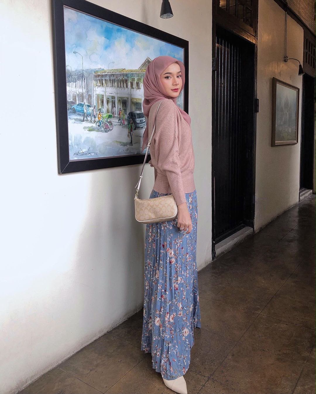 Signature canvas shoulder bag