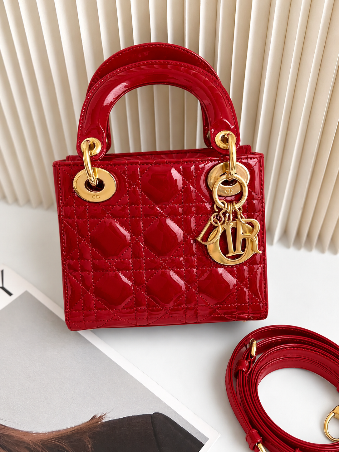 Lady Amora Crossbody