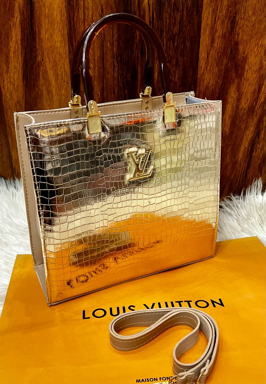 LV TOTES