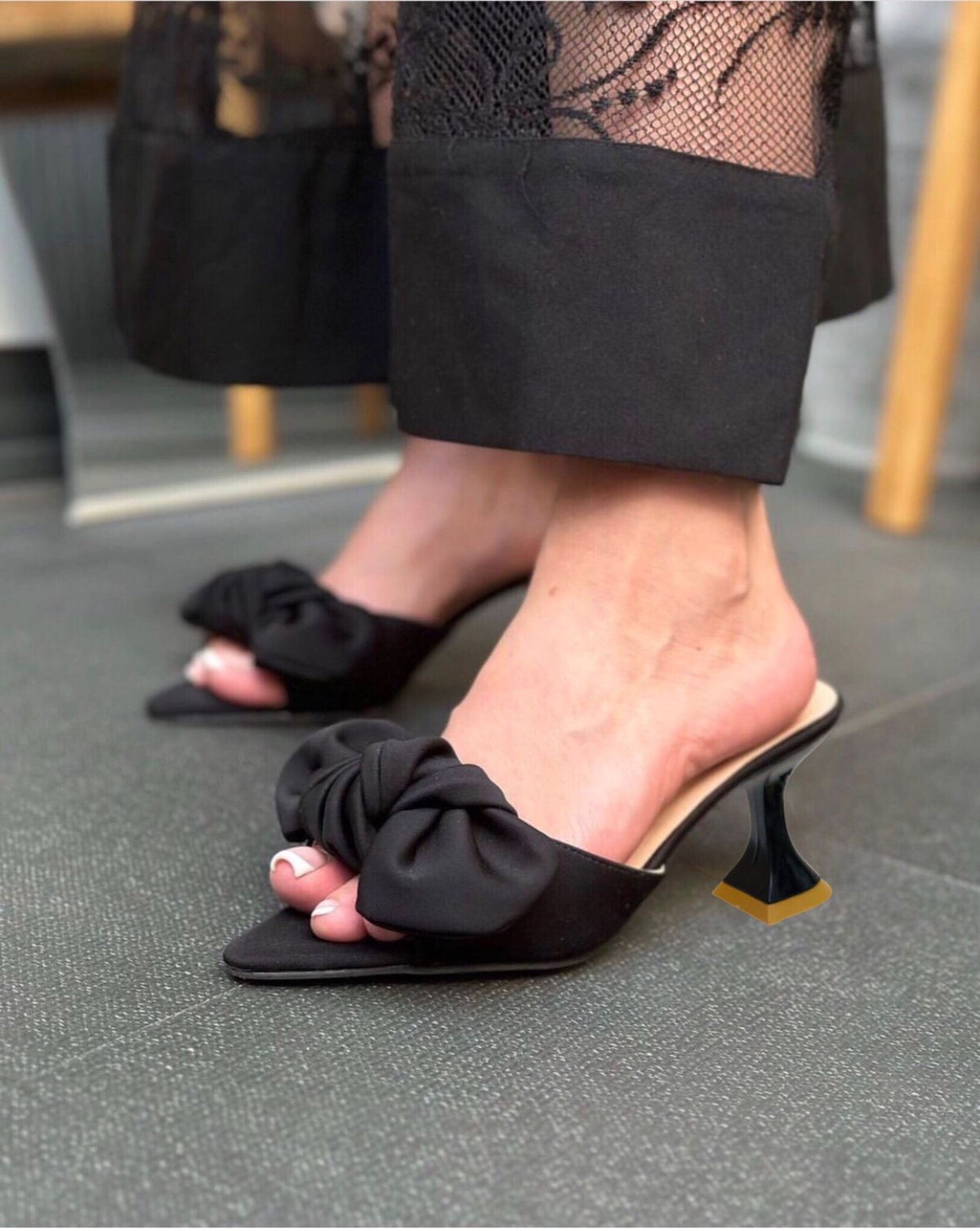 Jimmychoo bow