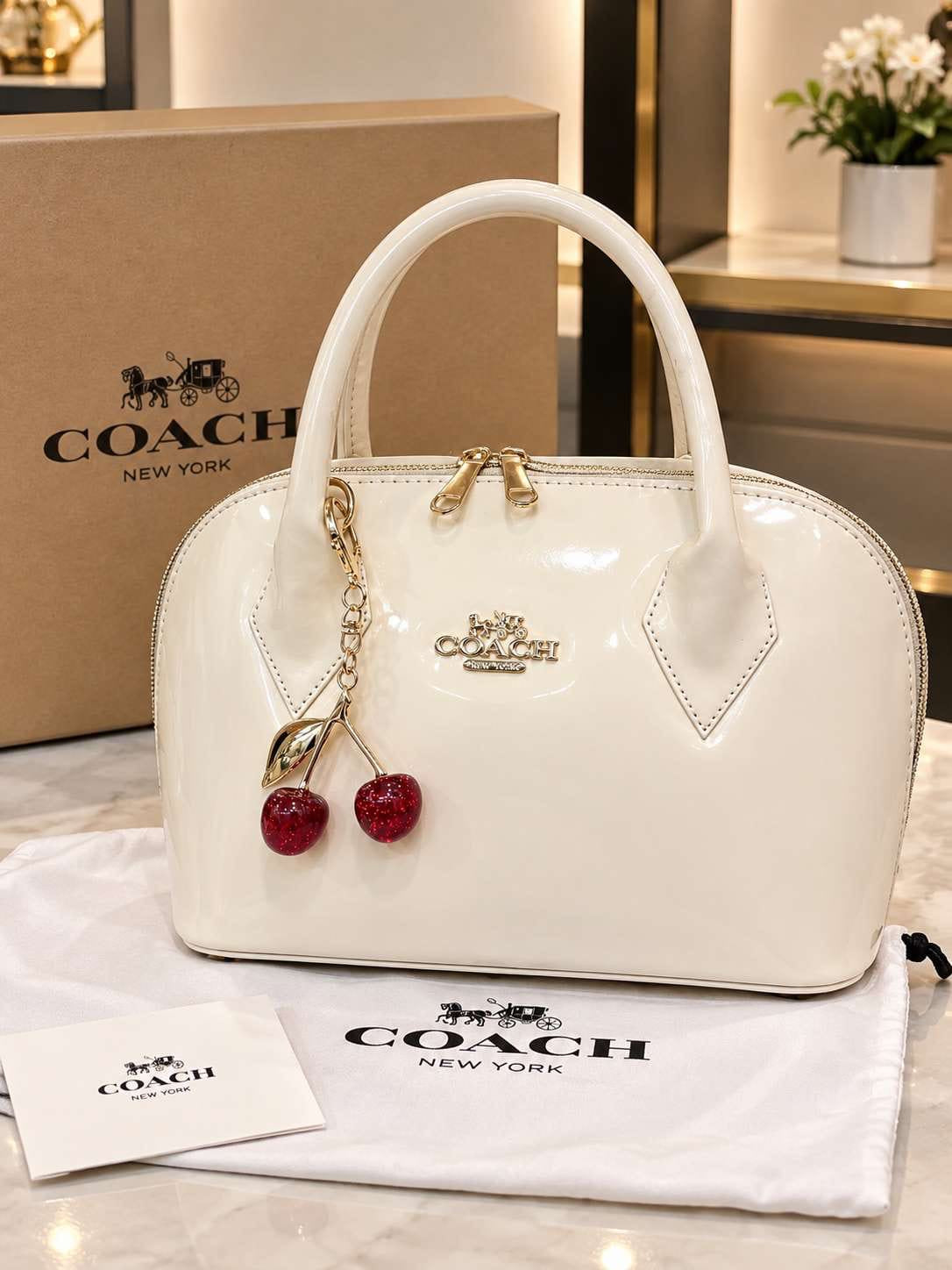 Mila Classic Handbag