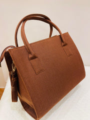 THE TOTE BAG